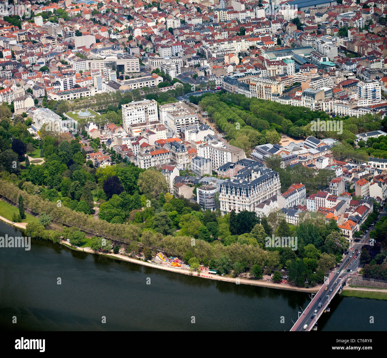 Une vue aérienne de Vichy (Allier - Auvergne - France). Au-dessus de Vichy. Allier Auvergne France Europe Banque D'Images