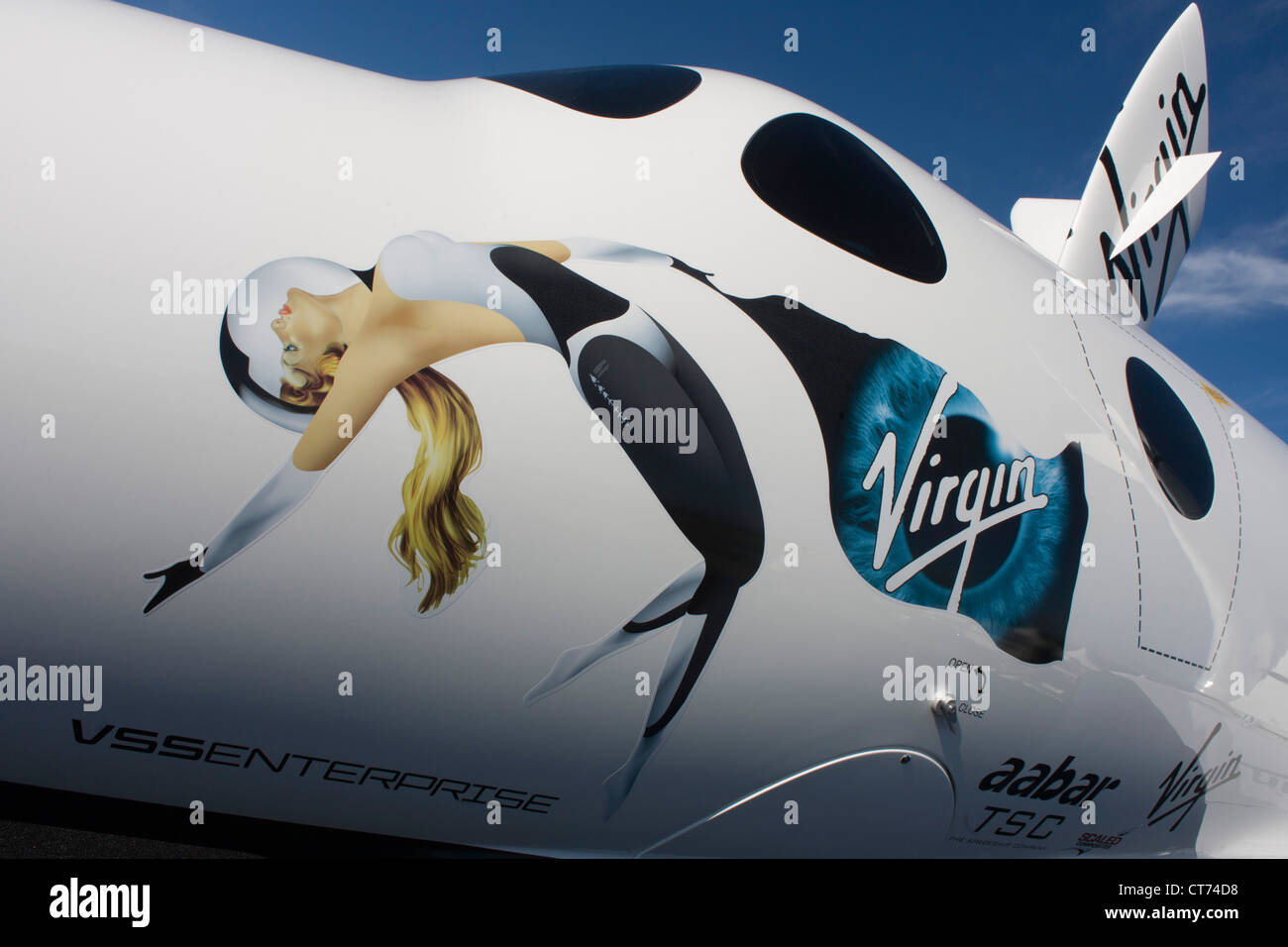 Modèle de l'espace de Virgin Galactic, véhicule de tourisme SpaceShipTwo (SS2) au Farnborough Air Show. Banque D'Images