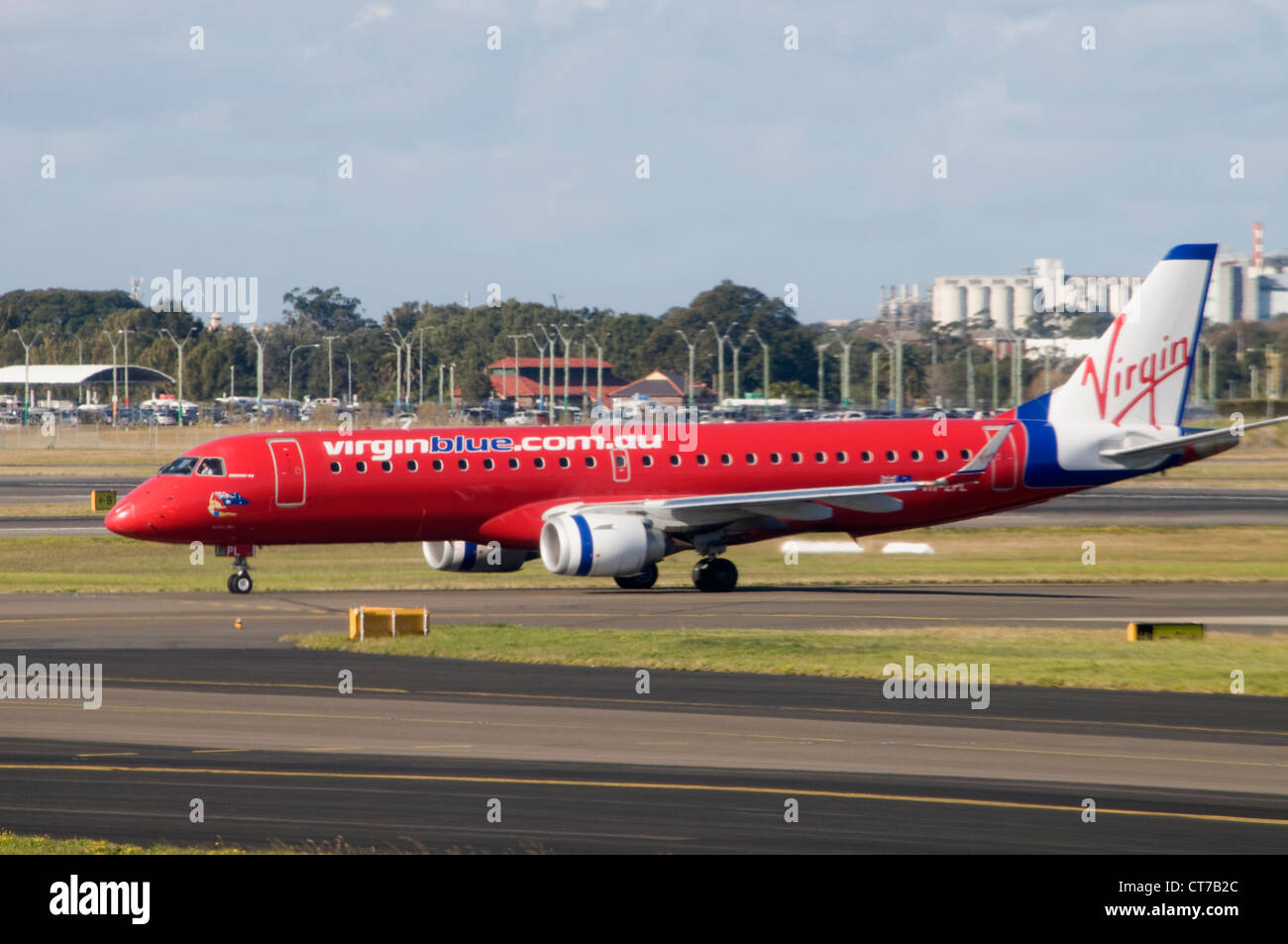 Un avion Virgin Blue arrive à l'aéroport de Sydney (Kingsford Smith), en Nouvelle-Galles du Sud, en Australie Banque D'Images