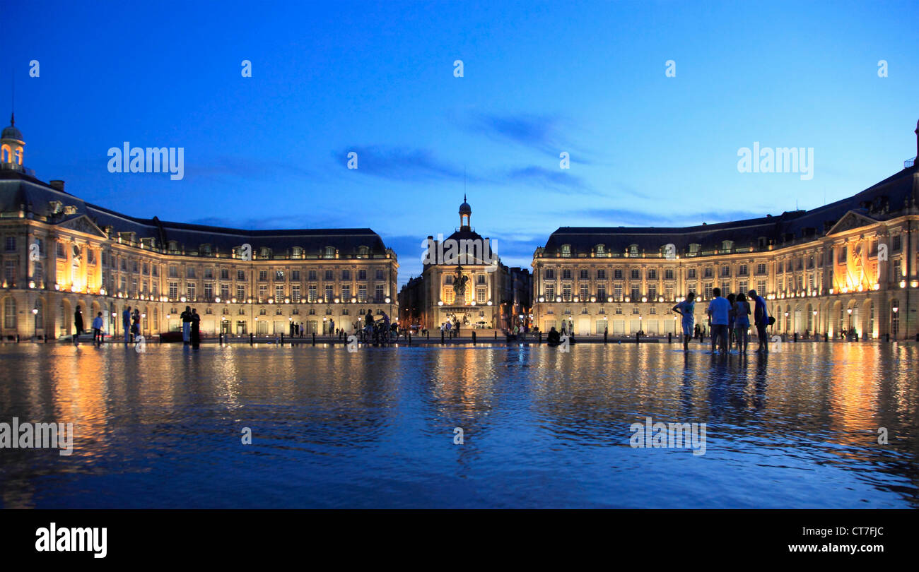 France, Aquitaine, Bordeaux, Place de la Bourse, Banque D'Images