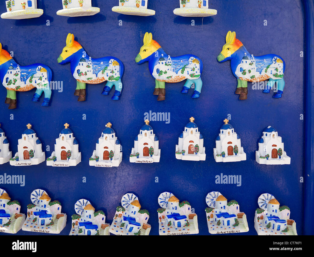 Souvenirs en vente à Fira, sur l'île de Santorin dans les Cyclades île en Grèce Banque D'Images