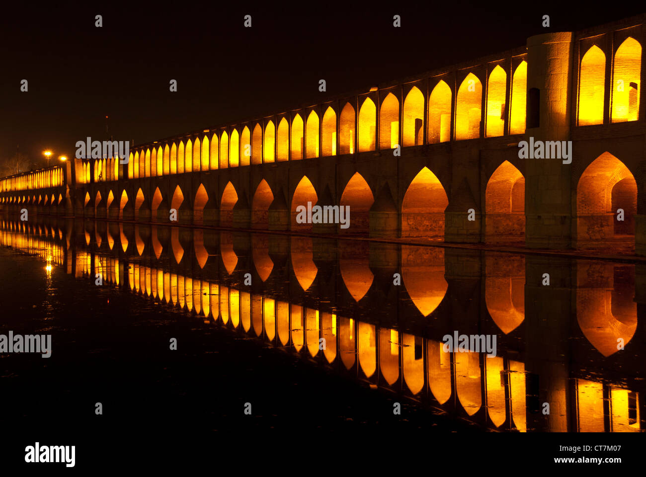 Si-O-se Pol, pont de 33 arches, Isfahan, Iran Banque D'Images