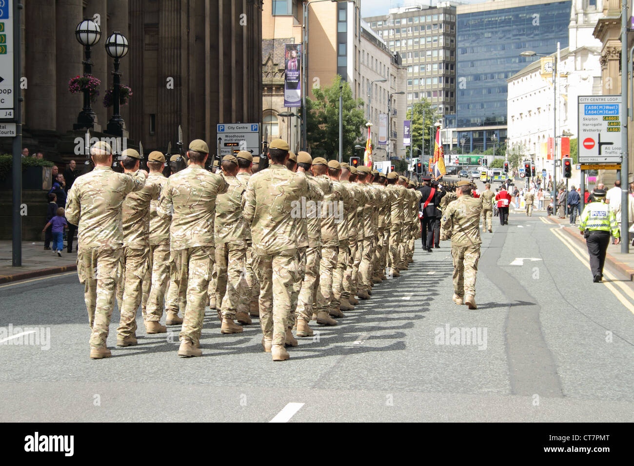 Le Yorkshire Regiment on parade à Leeds pour retour d'afghanistan Banque D'Images