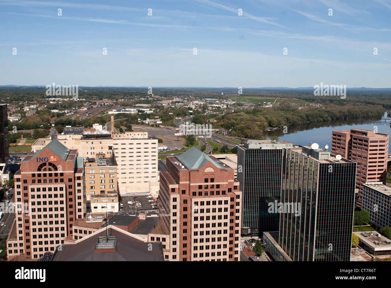 Vue aérienne de Hartford, CT, y compris bulldings et rivière Banque D'Images