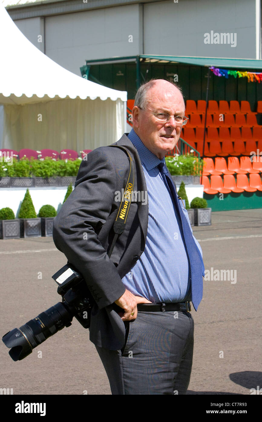 Arthur Edwards, Le Soleil attend le photographe royal célébrations du Jubilé de diamant de la Reine à Cosford RAF, le 12 juillet 2012. Banque D'Images