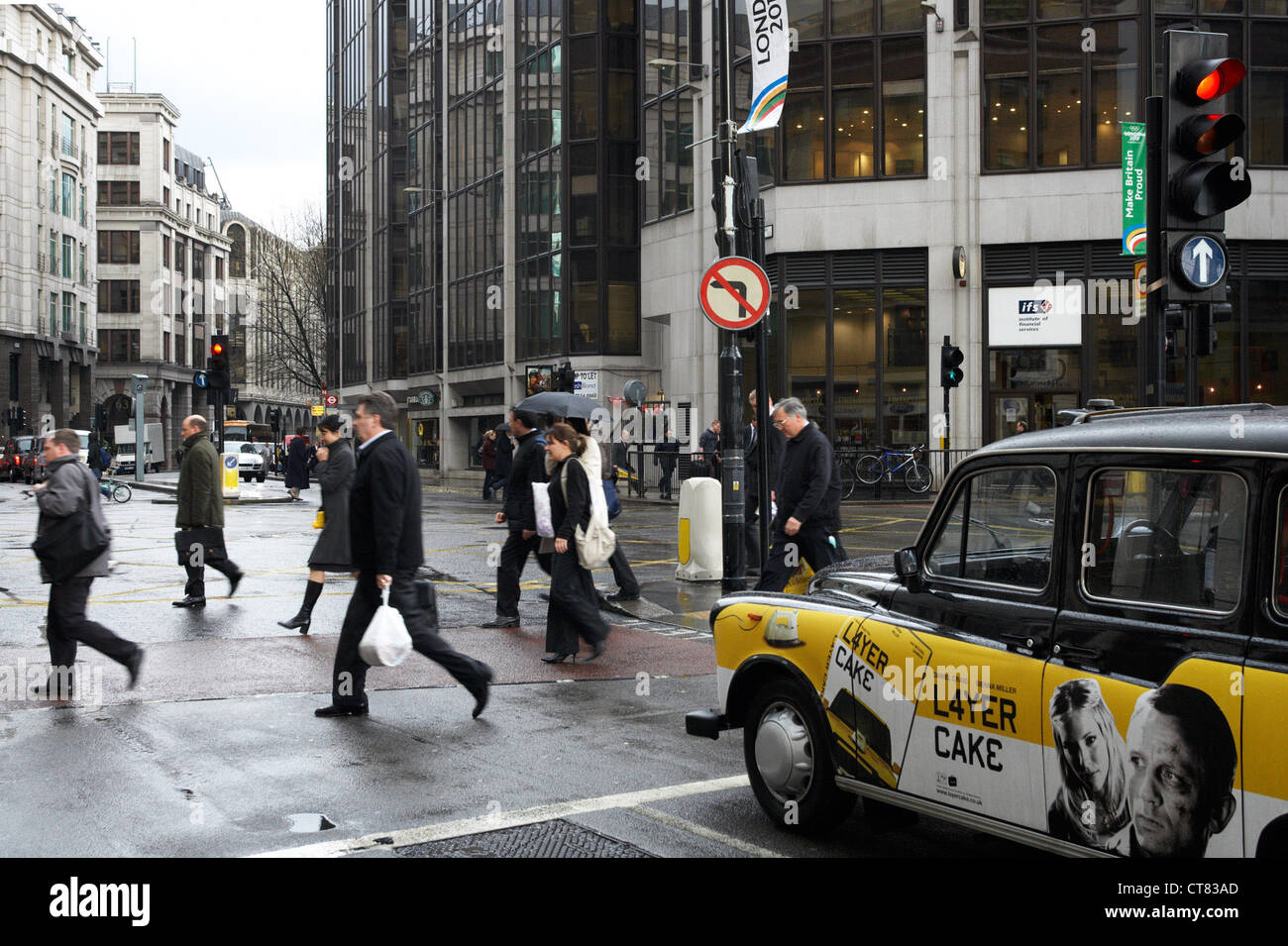 Londres - les piétons à une intersection dans le financial district Banque D'Images