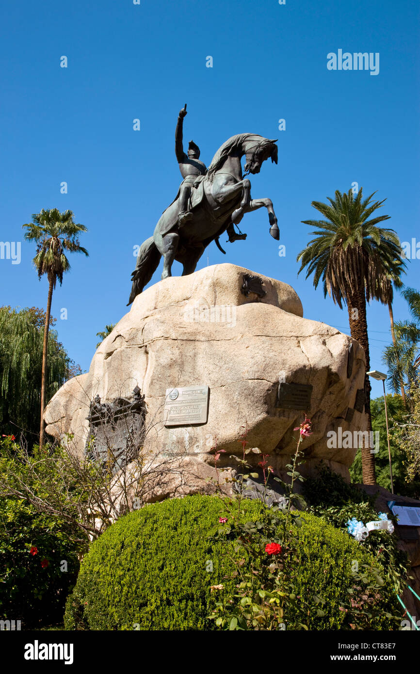 Monumento general jose de san martin en plaza san martin Banque de ...