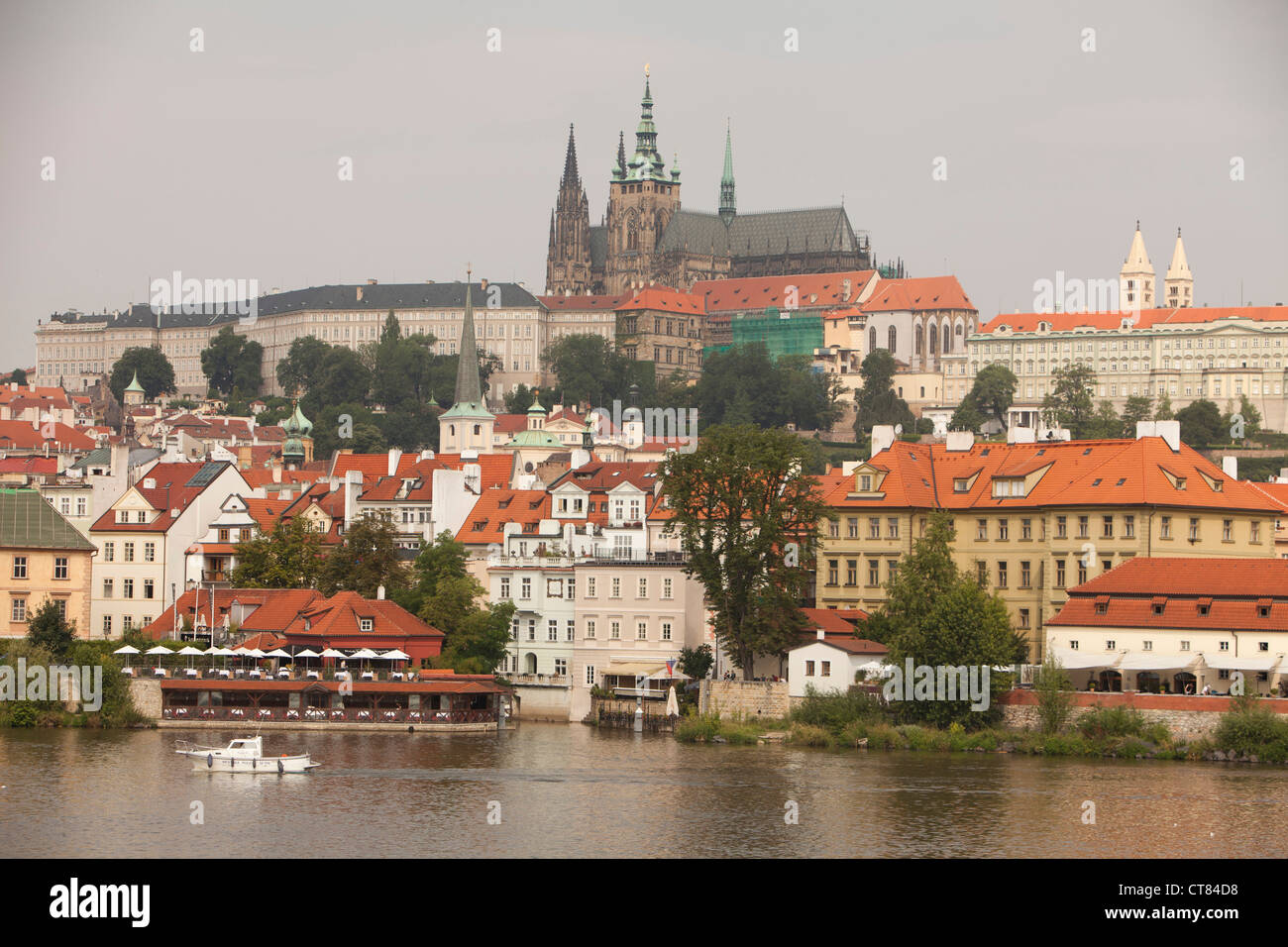 Prague, République tchèque, Prague, rivière, transport, bateau, Bridget, vieux, ville, urbain, l'architecture, la Bohême, l'art, scène, le logement Banque D'Images