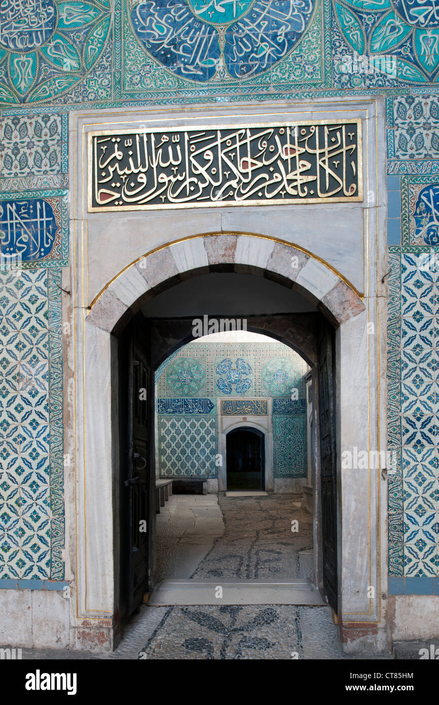 La Turquie, Istanbul, Topkapi Saray, où Hof, Harem, Iznik Mosaiken in der Halle mit Brunnen Banque D'Images