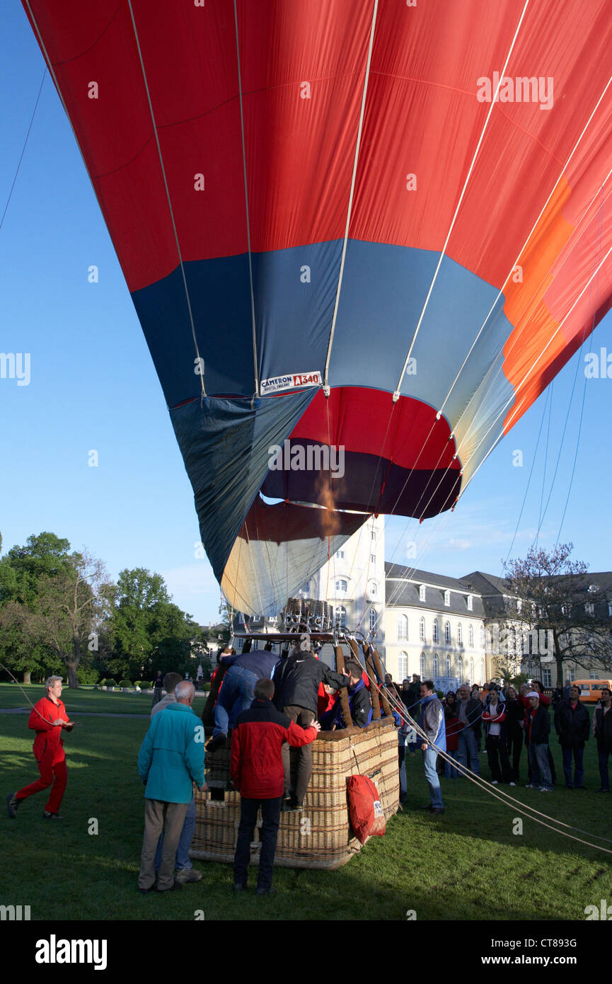 Karlsruhe - préparation d'une balade en montgolfière Banque D'Images