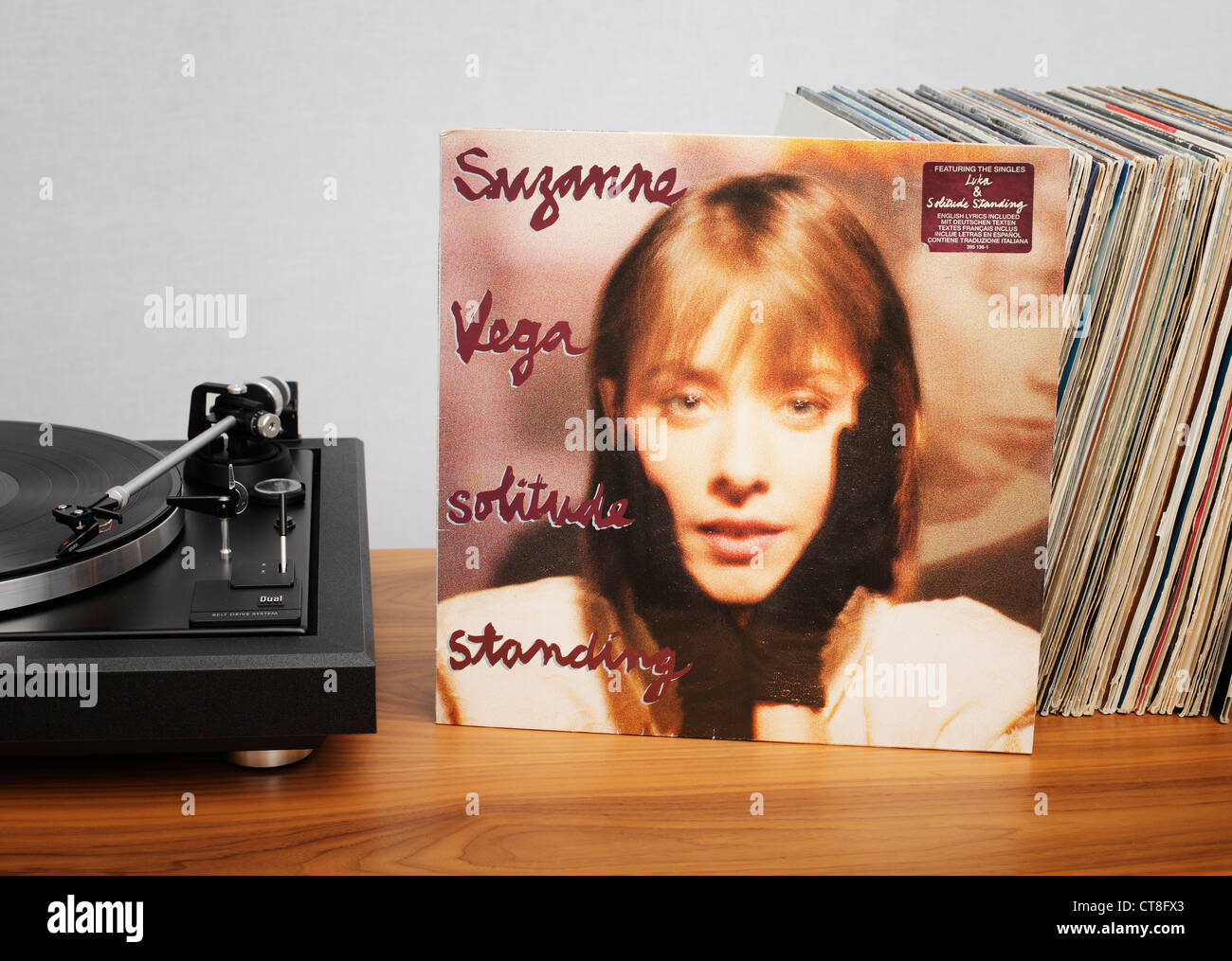 La Solitude est permanent Suzanne Vega's platinum deuxième album, sorti en 1987. Banque D'Images