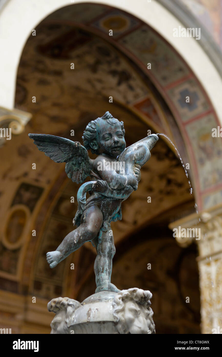 Putto avec dauphin par Verrocchio dans la cour du Palazzo Vecchio, Florence, Italie, Europe Banque D'Images