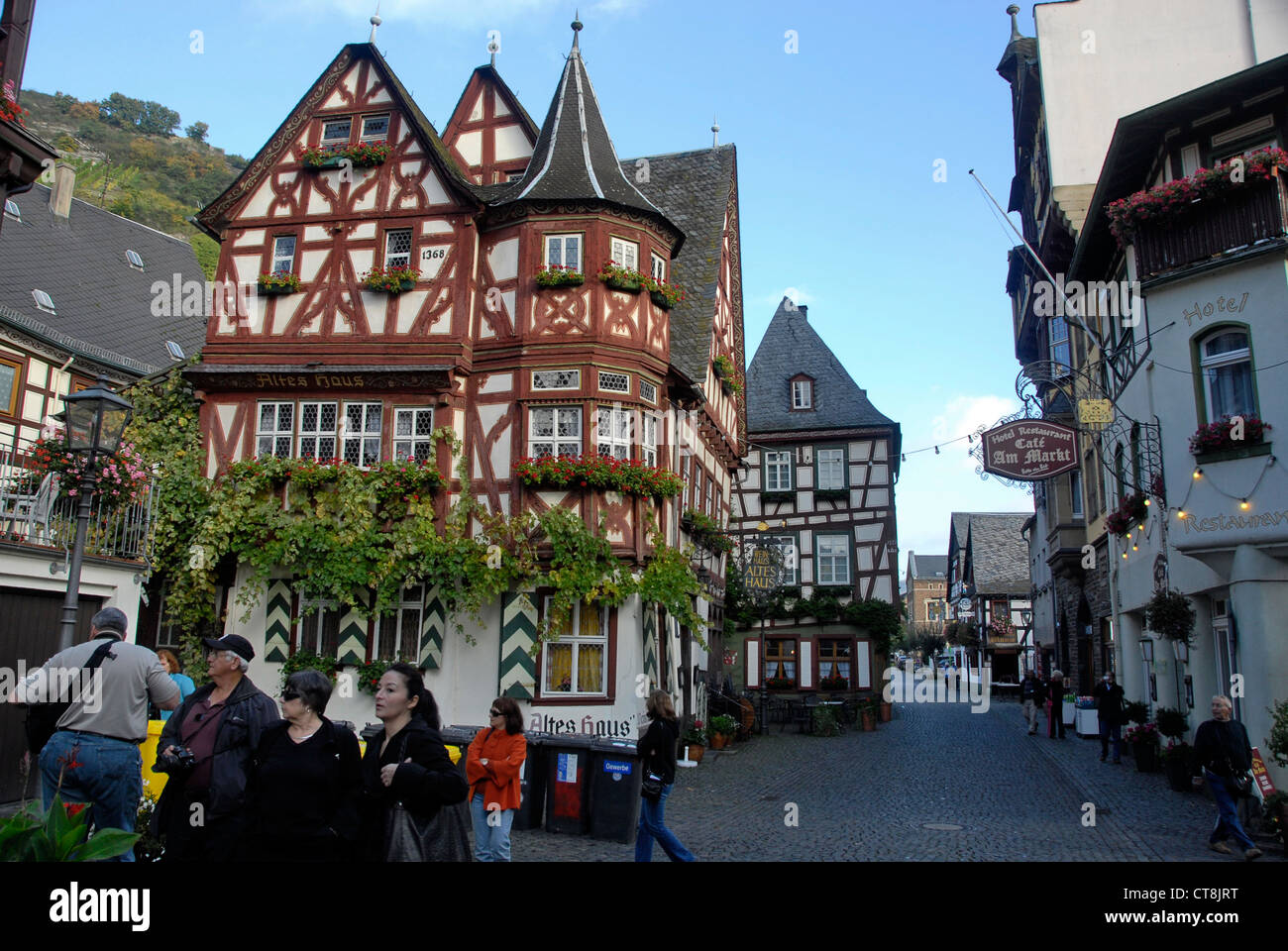 La ville de Bacharach dans la gorge de la rivière du Rhin, Allemagne Banque D'Images