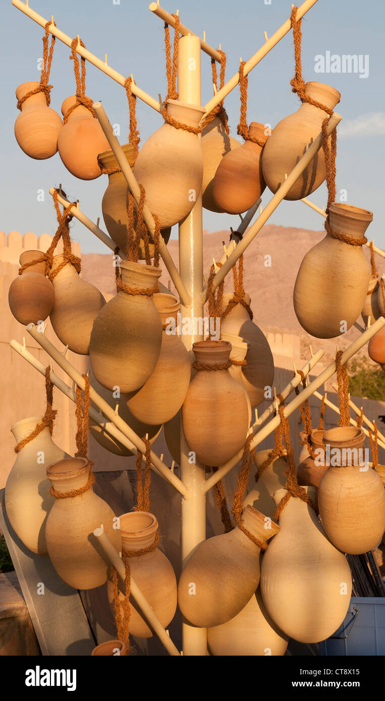 Elk207-2414v, Oman Nizwa, souq (souk), poterie afficher Banque D'Images