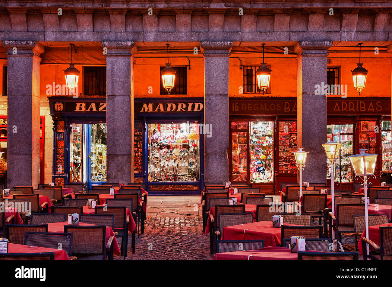 Café en plein air, la Plaza Mayor, Madrid, Espagne Banque D'Images
