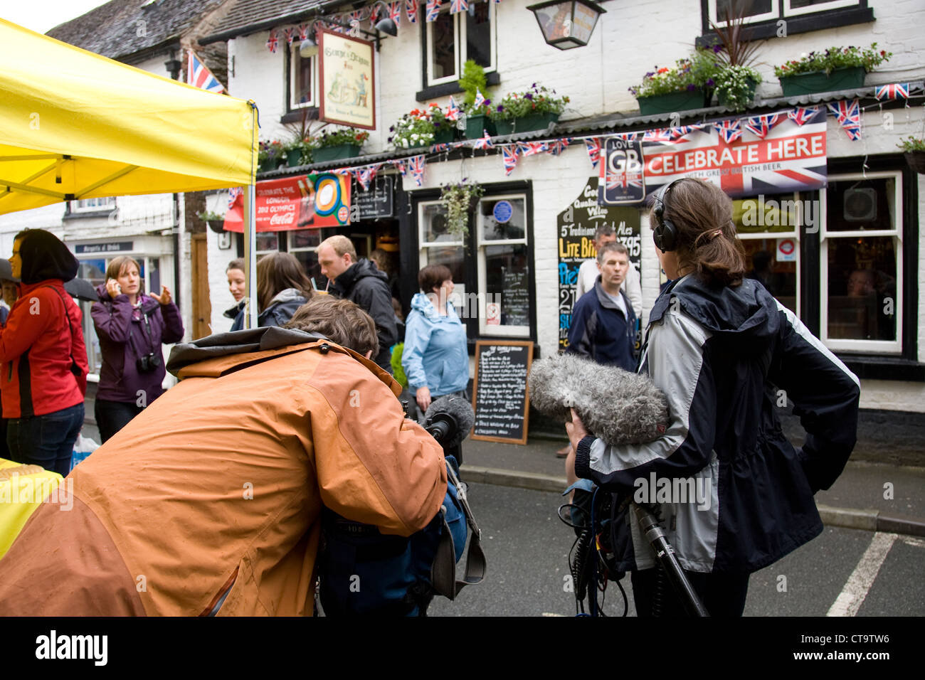 L'intérêt des médias dans la ville de Much Wenlock Shropshire au cours de ses propres célébrations Olympienne en juillet 2012. Banque D'Images