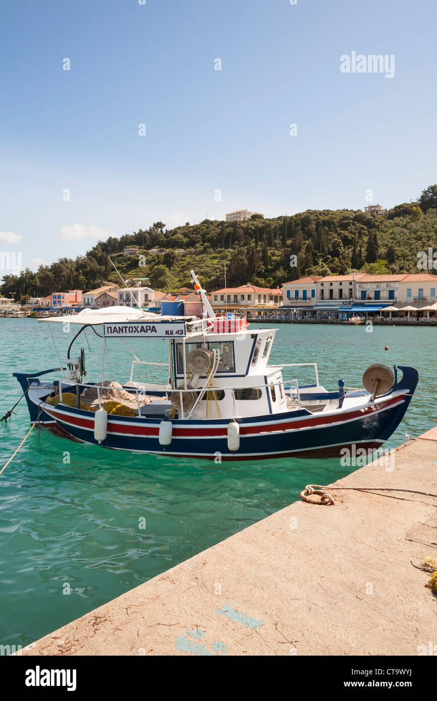 Bateau de pêche amarrés au quai, Katakolon, Grèce Banque D'Images