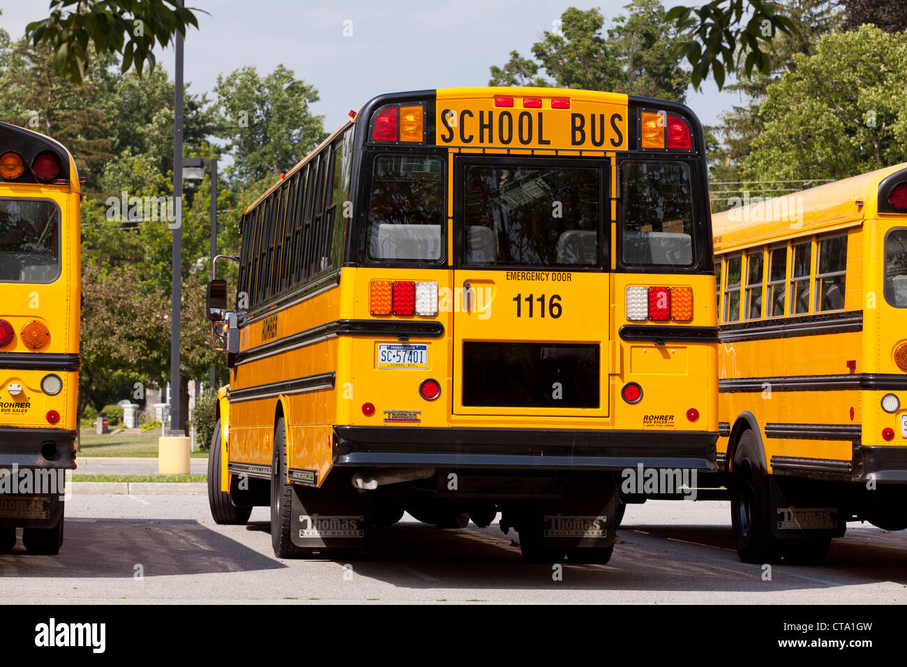 Vue arrière de l'autobus scolaire Banque D'Images