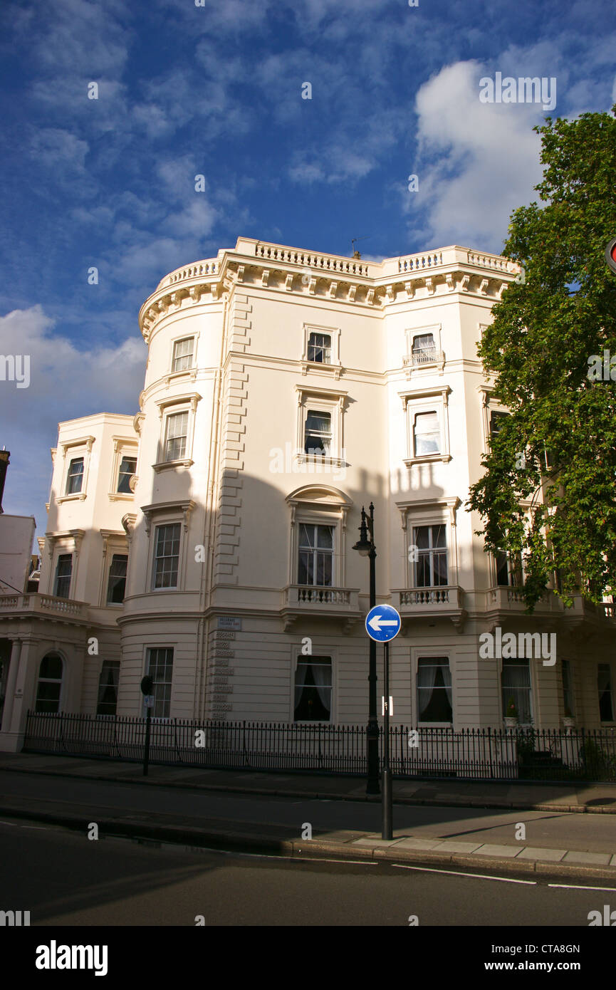 Résidence de l'ambassadeur d'Argentine, 49 Belgrave Square, Londres, Angleterre, au coucher du soleil, construit 1851 par Thomas Cubitt pour Sidney Herbert Banque D'Images