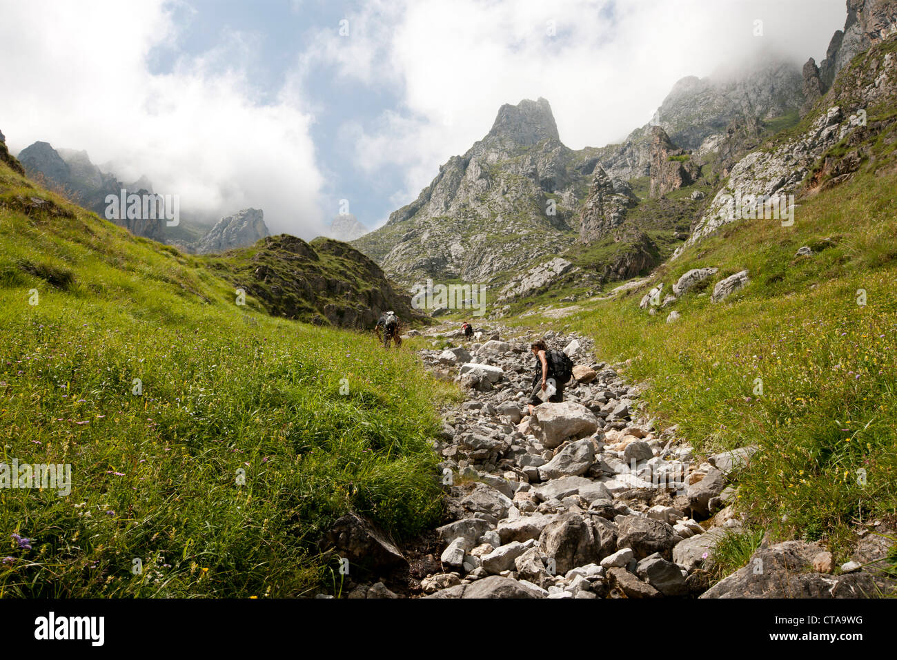 Les randonneurs, Picos de Europa, montagnes de Cantabrie, Cantabrie, Espagne Banque D'Images