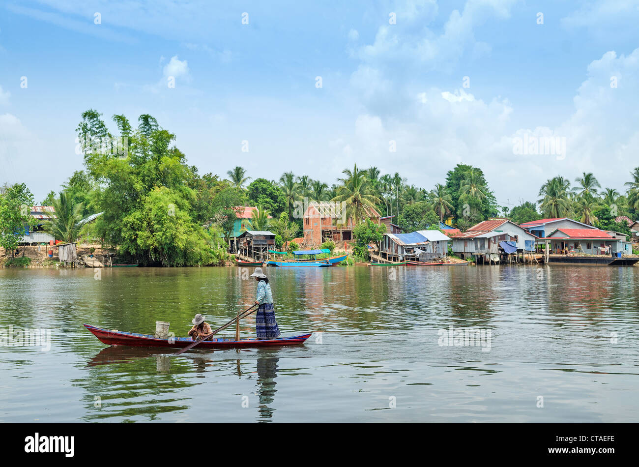 Scène de village de la rivière dans le Cambodge rural Banque D'Images