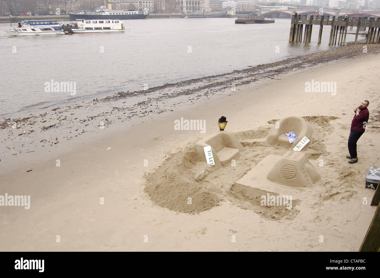 Sculpture de sable sur la rive sud de la Tamise à Londres, en Angleterre. Editorial seulement 19 Mars 2009 Banque D'Images