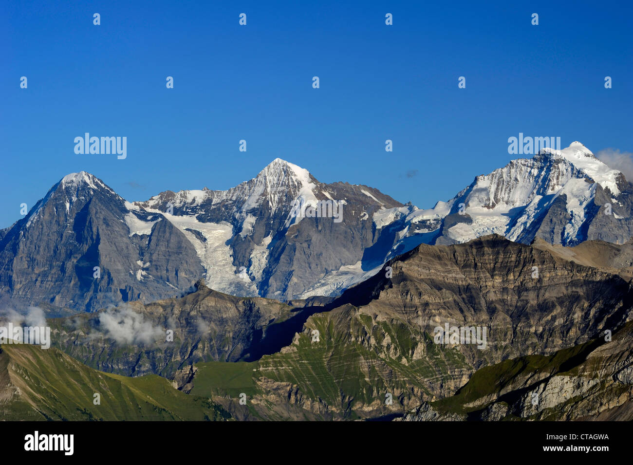 Vue depuis le mont Niesen à Eiger, Moench et Jungfrau, Site du patrimoine mondial de l'UNESCO Jungfrau-Aletsch, zone protégée, canton de Berne Banque D'Images