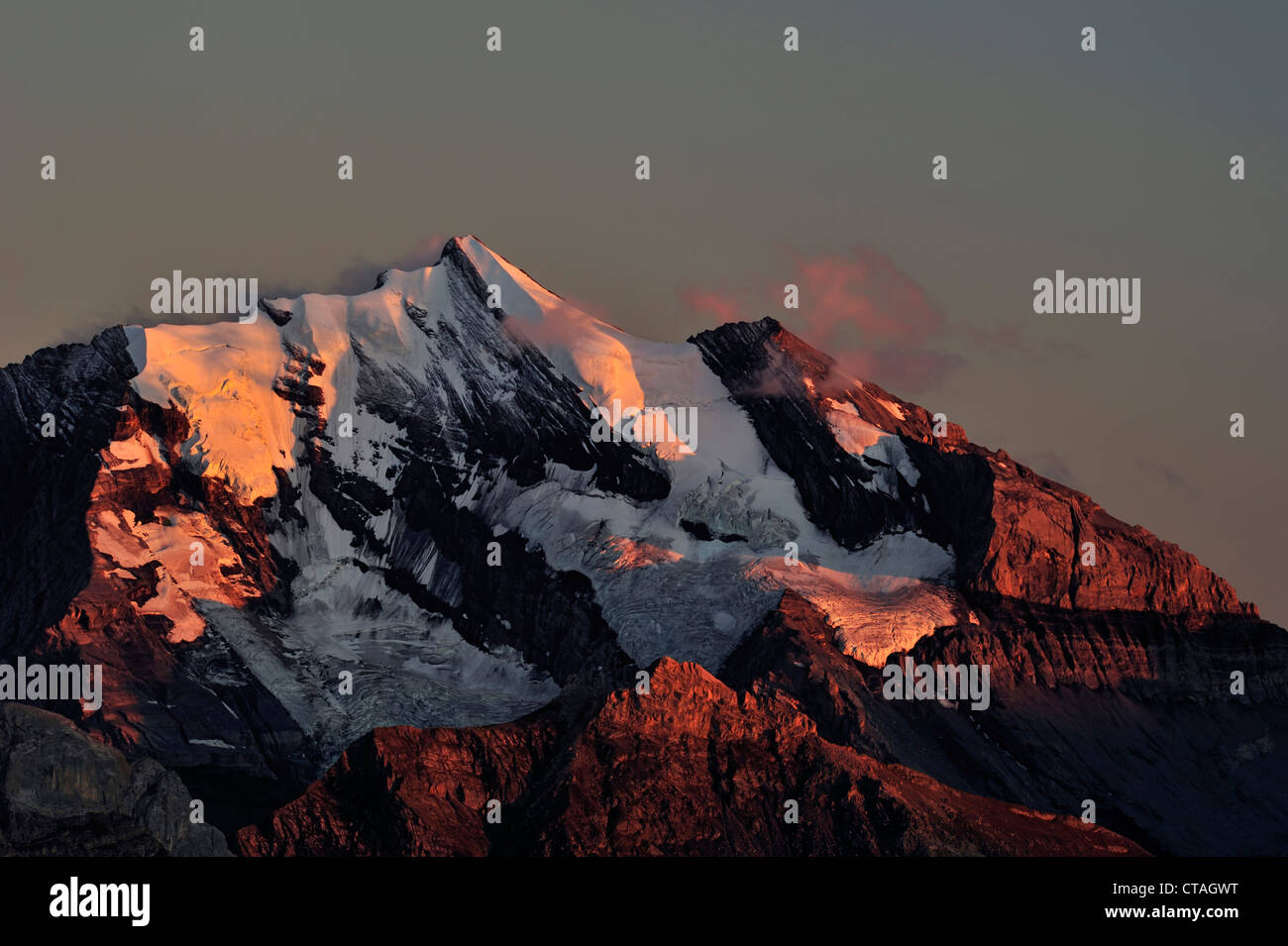 Vue depuis le Doldenhorn à Niesen, Site du patrimoine mondial de l'UNESCO Jungfrau-Aletsch, zone protégée, canton de Berne, Suisse Banque D'Images