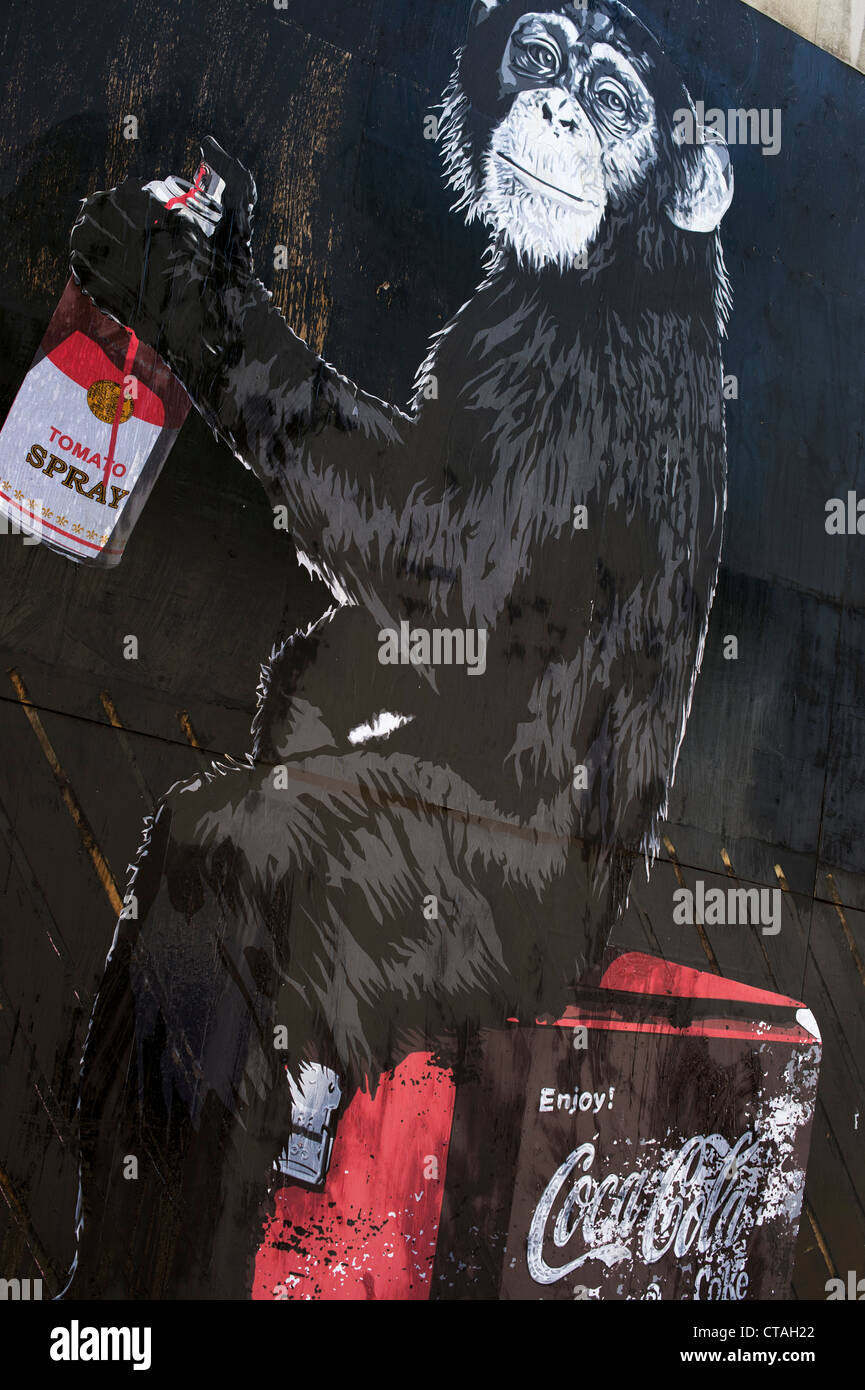Chimpanzee graffitis. New Oxford Street. Holborn, Londres, Angleterre Banque D'Images
