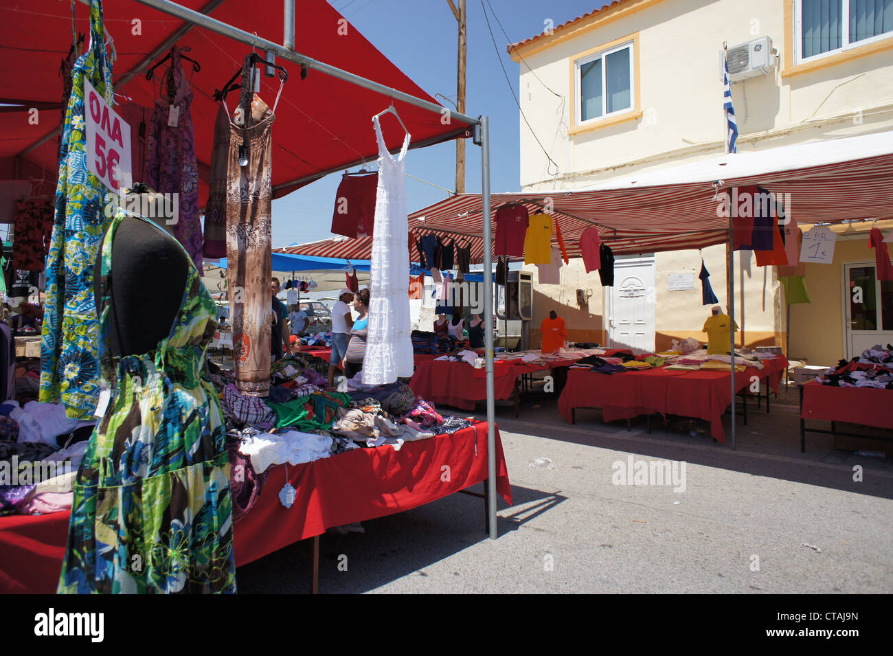 La rue du marché à Porto Lagos village, Grèce Banque D'Images