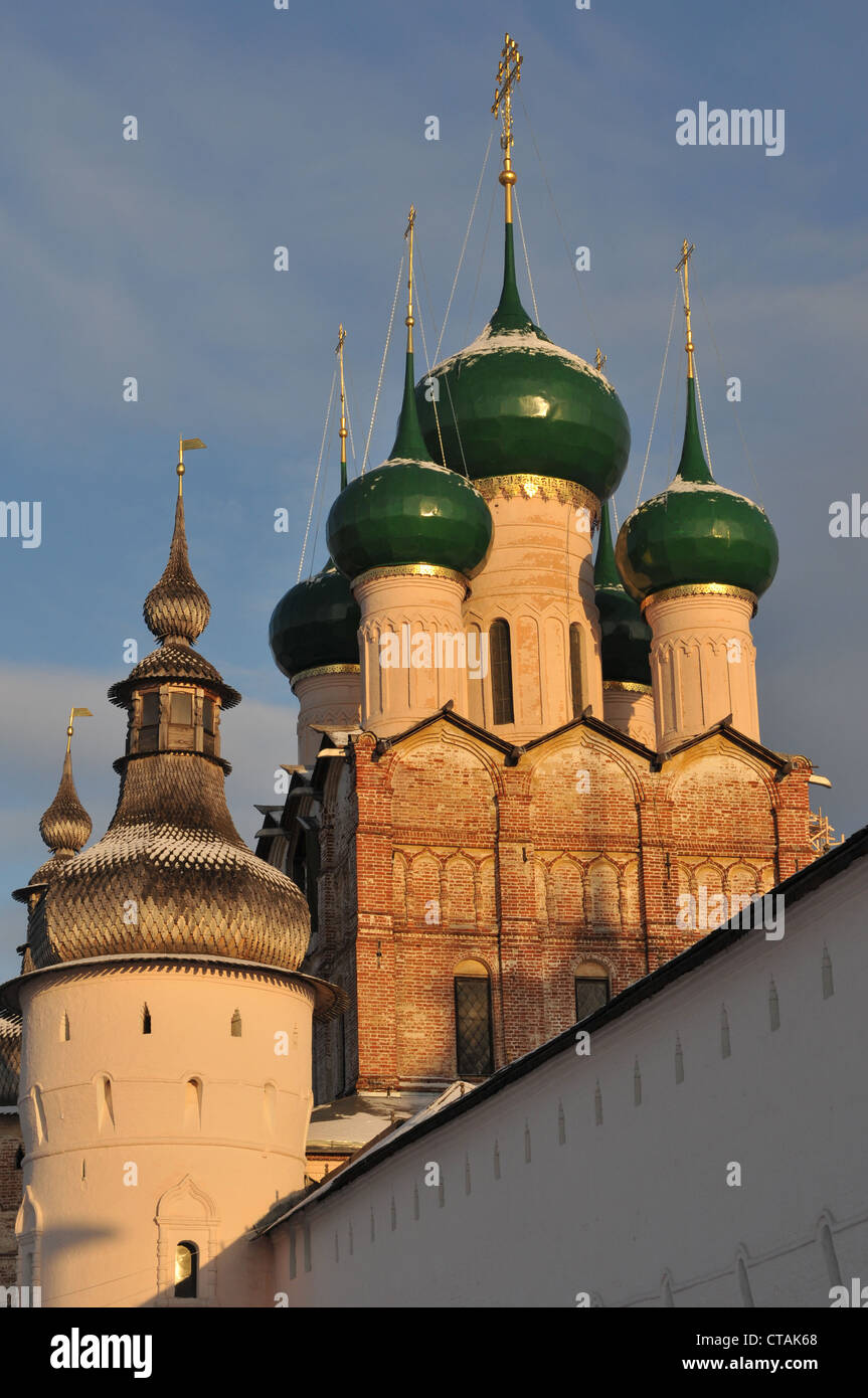 Le Kremlin de Rostov en hiver. Également connu sous le nom de Rostov le Grand, c'est un élément clé de l'anneau d'or de la Russie. Banque D'Images