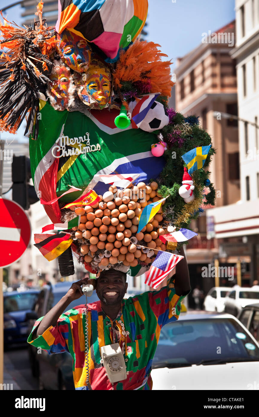 La célèbre rue-art performer Eggman, Gregory da Silva, Cape Town, Western Cape, Afrique du Sud Banque D'Images