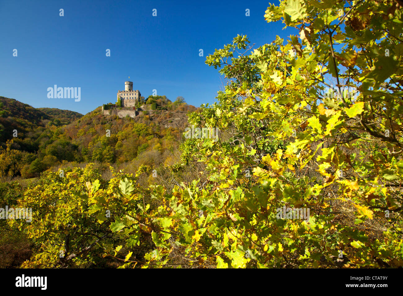 Pyrmont château sous ciel bleu, Eifel, Rhénanie-Palatinat, Allemagne, Europe Banque D'Images