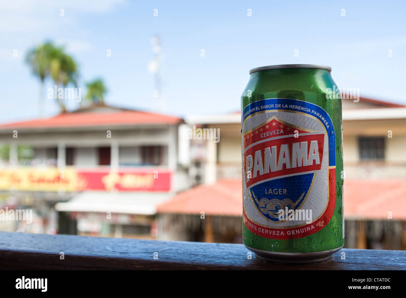 Panama la bière peuvent dans Bocas Town, l'Île de Colon, Bocas del Toro, PANAMA. Banque D'Images