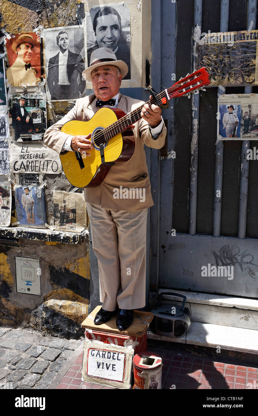Gardelito Tango, musicien de rue avec guitare, San Telmo, près de Plaza Dorrego, Buenos Aires, Argentine Banque D'Images
