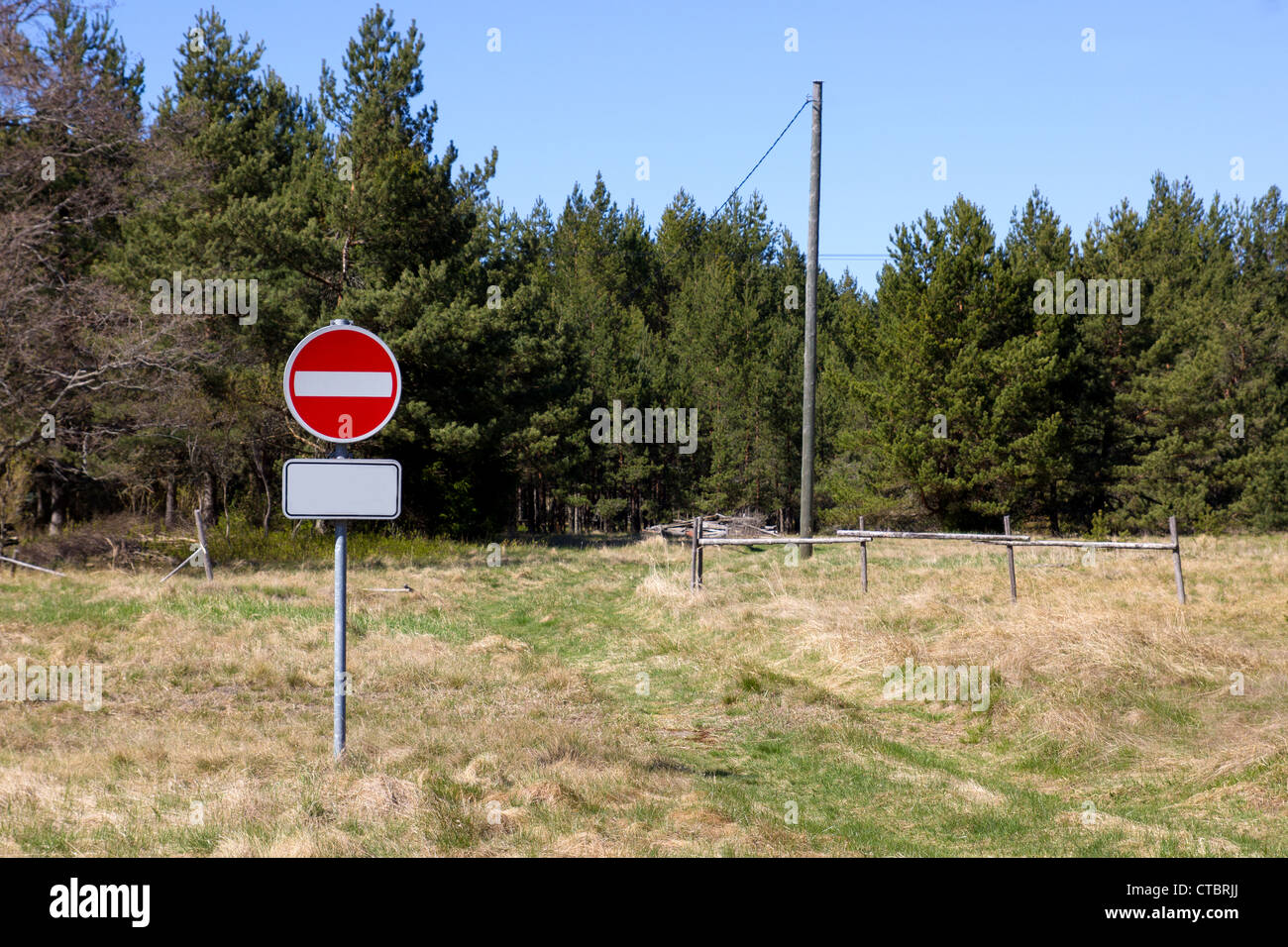 Aucun signe d'entrée dans la forêt, pas de route Banque D'Images