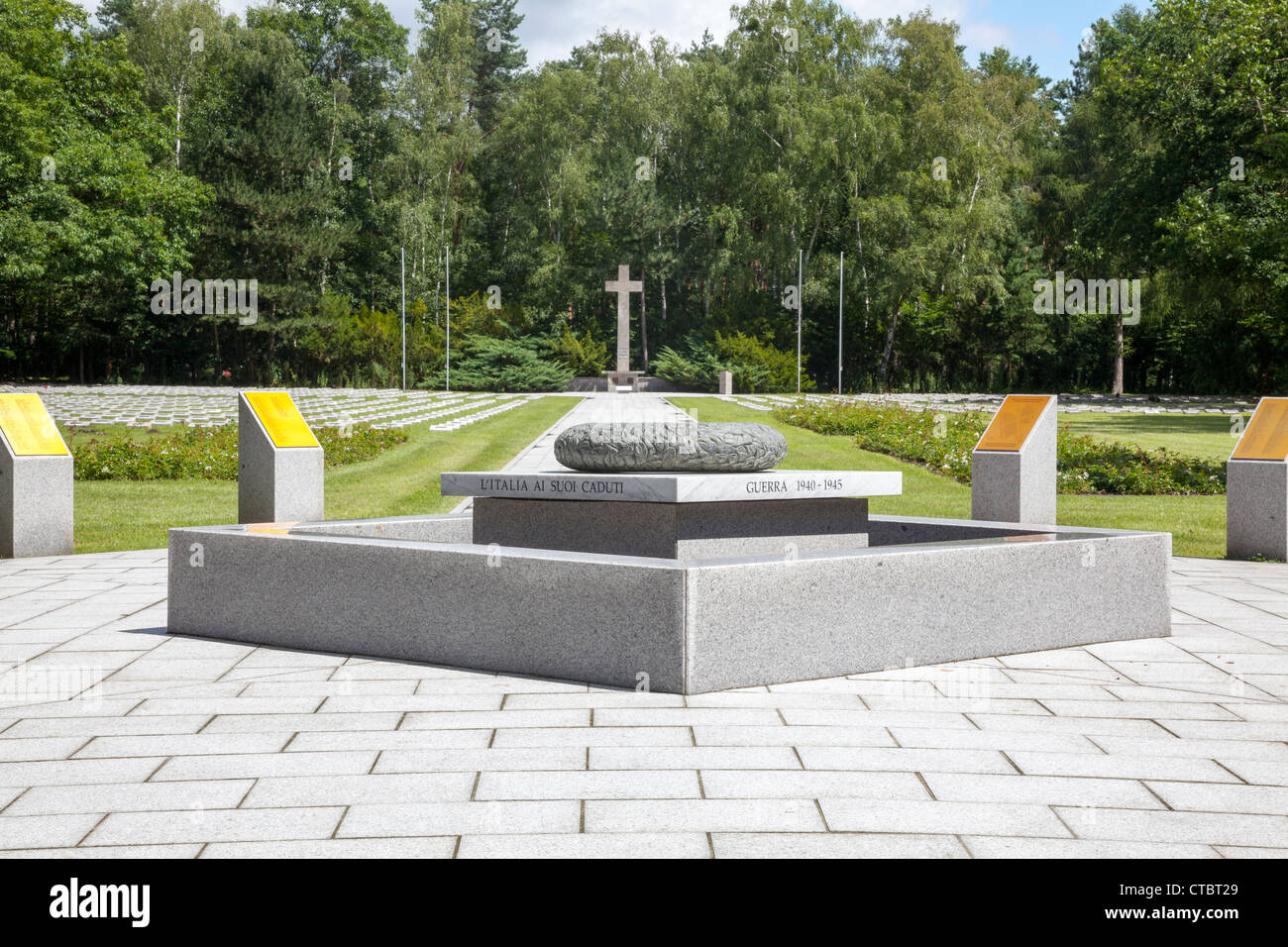 Des sépultures de guerre italien à Waldfriedhof Zehlendorf, Berlin, Allemagne Banque D'Images
