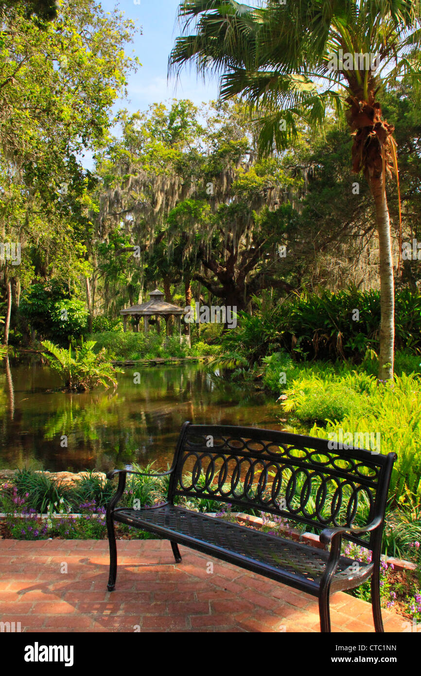 Jardins à la française, PARC D'ÉTAT DE WASHINGTON OAKS GARDENS, Palm Coast, en Floride, USA Banque D'Images