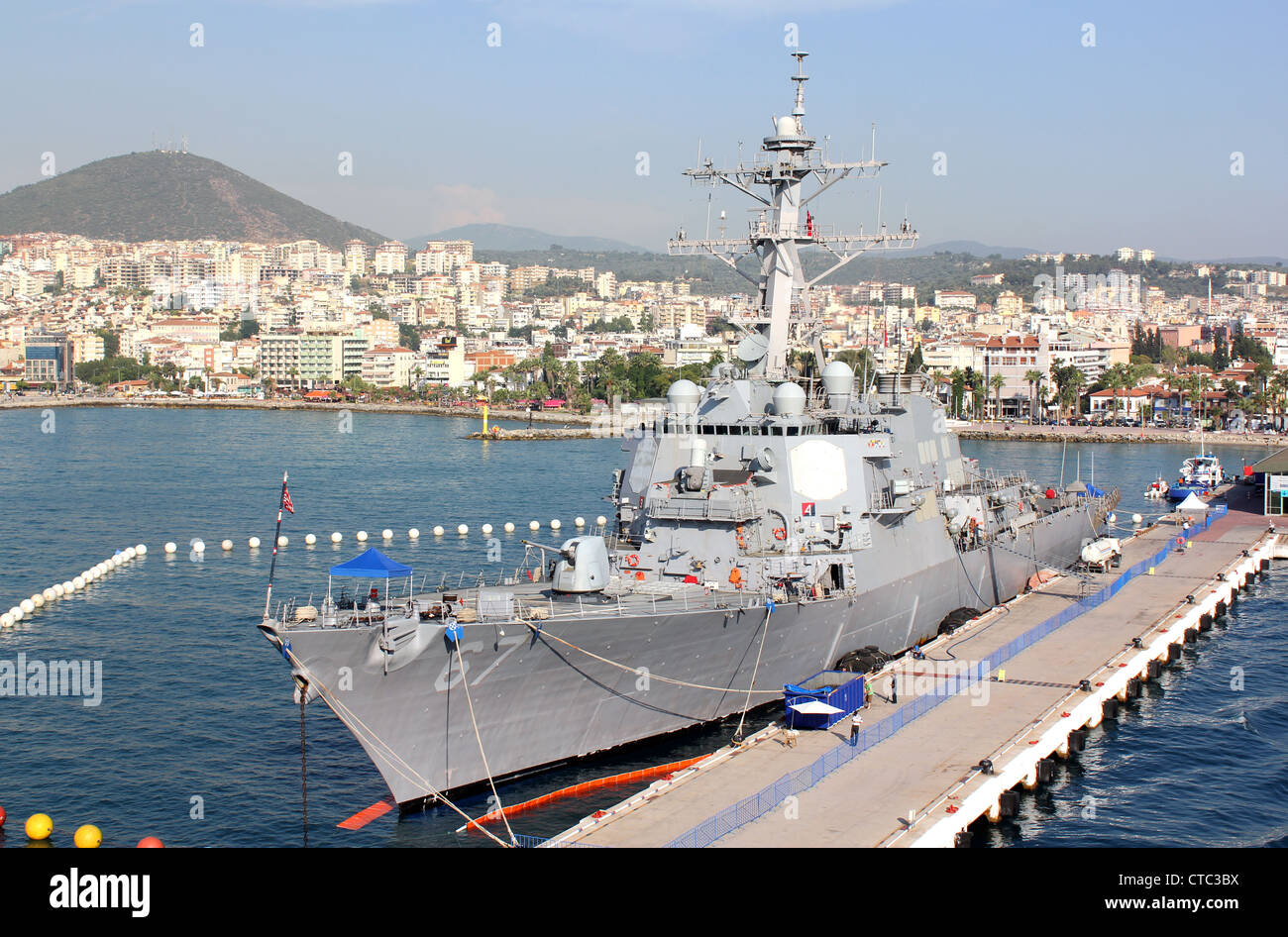 Le cuirassé américain USS Cole à Kusadasi, Turquie Banque D'Images