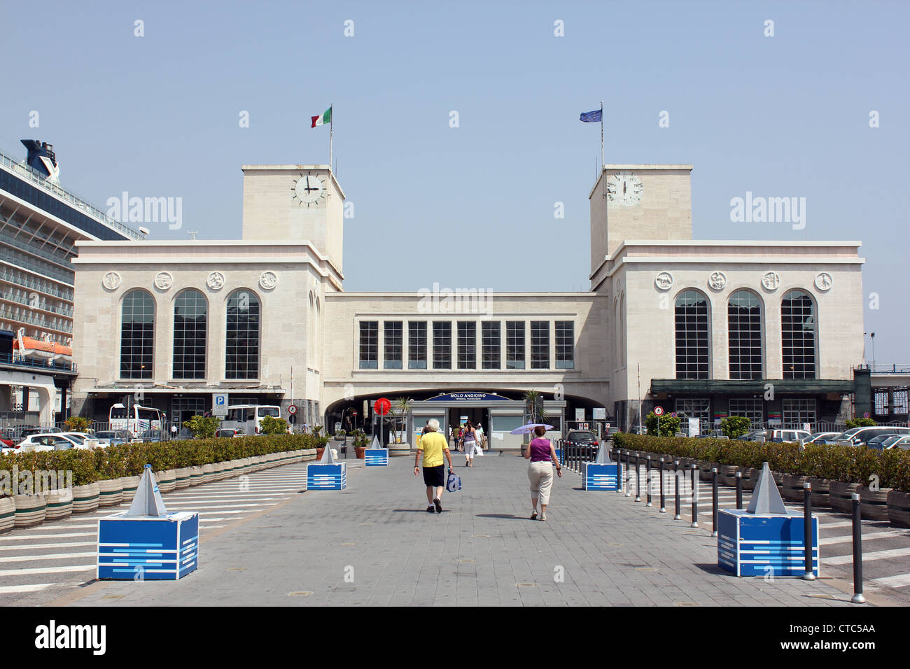 Port de Naples, Molo Angioino jetée à Naples, Italie Banque D'Images