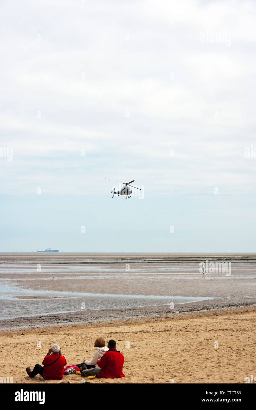 En venant de l'hélicoptère d'atterrir sur la plage Cleethorpes lors du vol du festival Banque D'Images