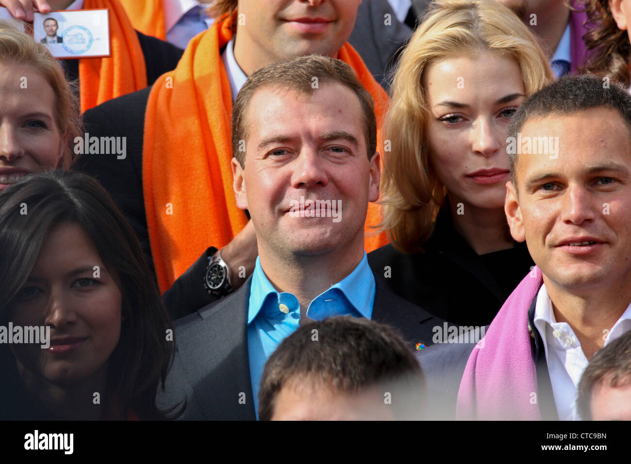 Le président russe Dmitri Medvedev avec les élèves au cours d'une cérémonie à l'école MBA Skolkovo près de Moscou, Russie Banque D'Images