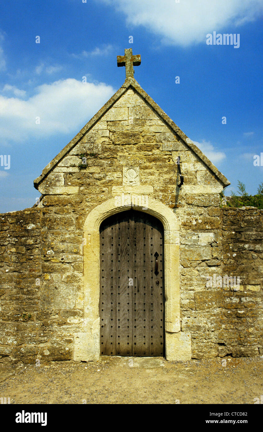 Chapelle porte latérale, Farleigh Hungerford castle, Somerset, Royaume-Uni. Banque D'Images