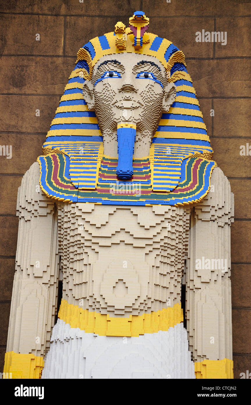 Pharaon égyptien modèle lego au Royaume des pharaons, Legoland Windsor, Windsor, Berkshire, Angleterre, Royaume-Uni Banque D'Images