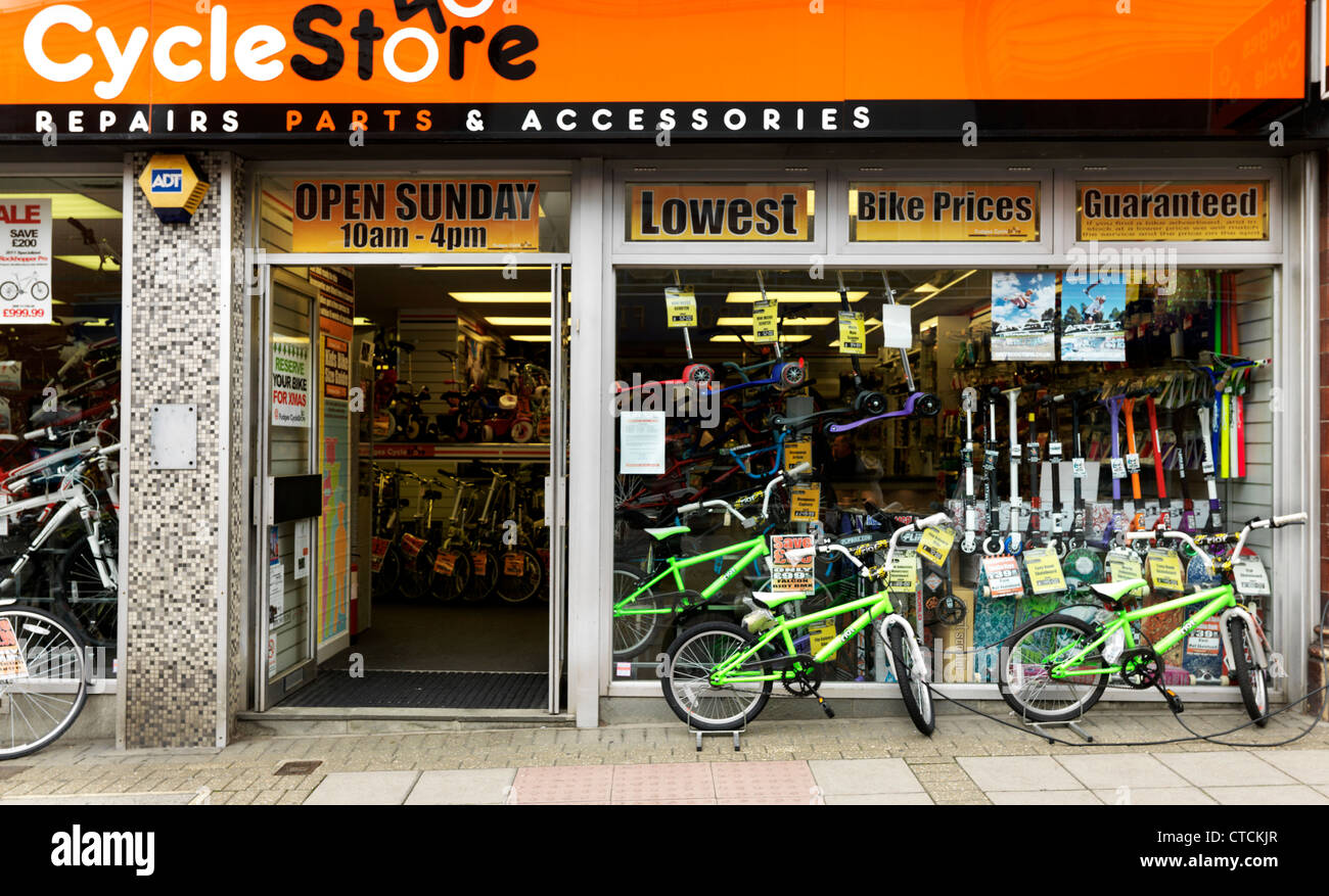 Extérieur d'un magasin de vélos Cyclestore Surrey England Banque D'Images