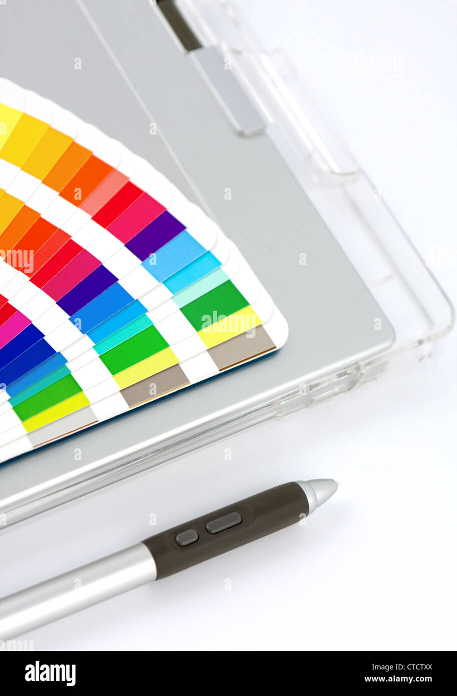 Carte de couleur, tablette graphique et stylet Banque D'Images