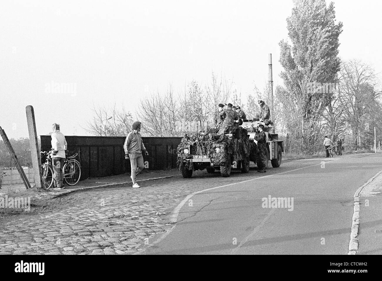 Le mur de Berlin et des soldats britanniques à Staaken durant la guerre froide Banque D'Images