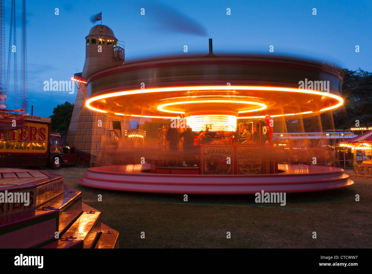 Un conduit de vapeur traditionnel Manège à la vapeur du carter, juste l'Angleterre. Banque D'Images