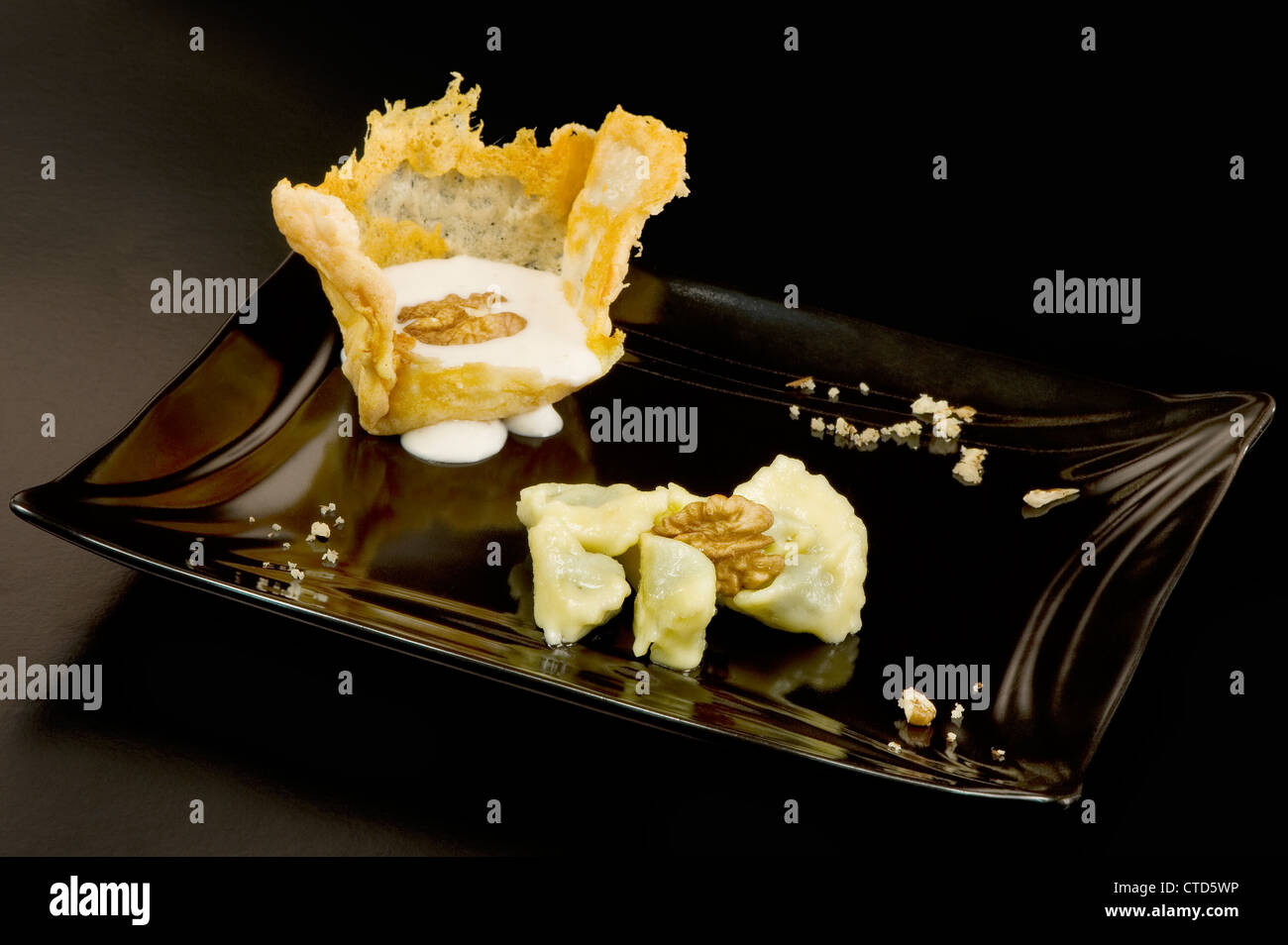 Maison typique avec fromage castelmagno agnolotti à peu Banque D'Images