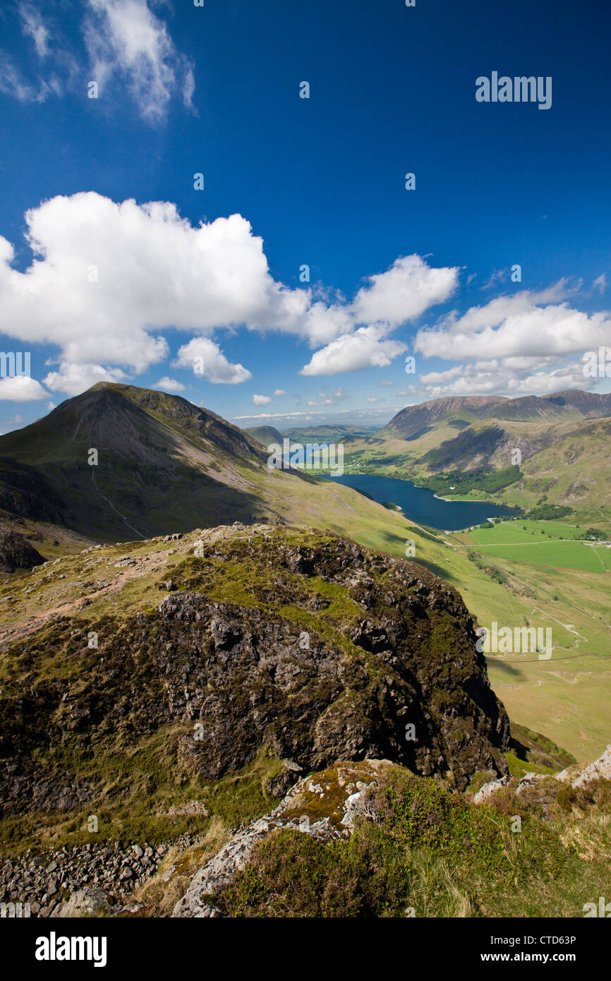 Buttermere et Red Pike Montagne Vue de haut sur la montagne de foin, le Lake District Cumbria UK Angleterre Lakeland Banque D'Images